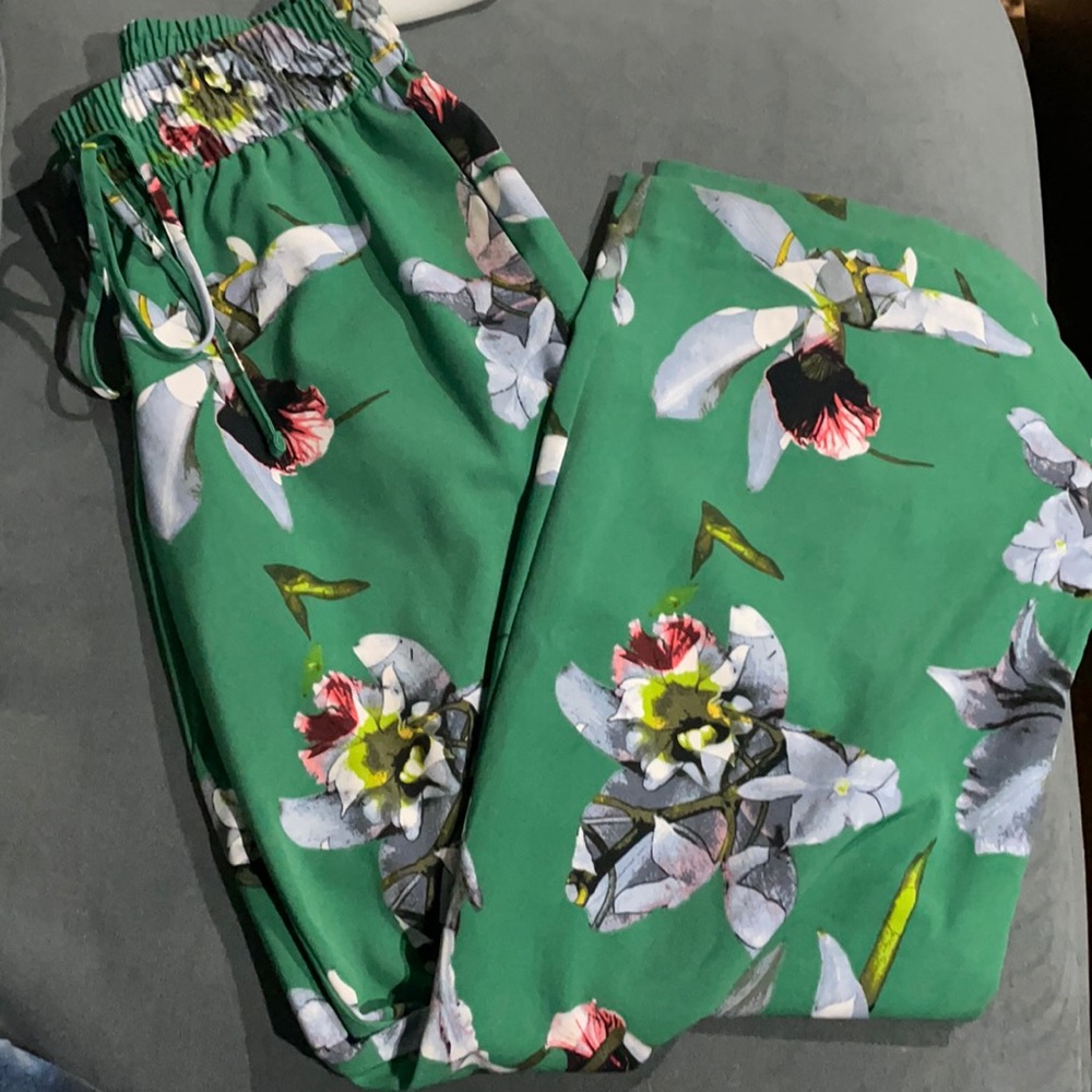 New York and Company palazzo pant in green